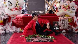 美籍华裔演员吴汉章在好莱坞星光大道留星